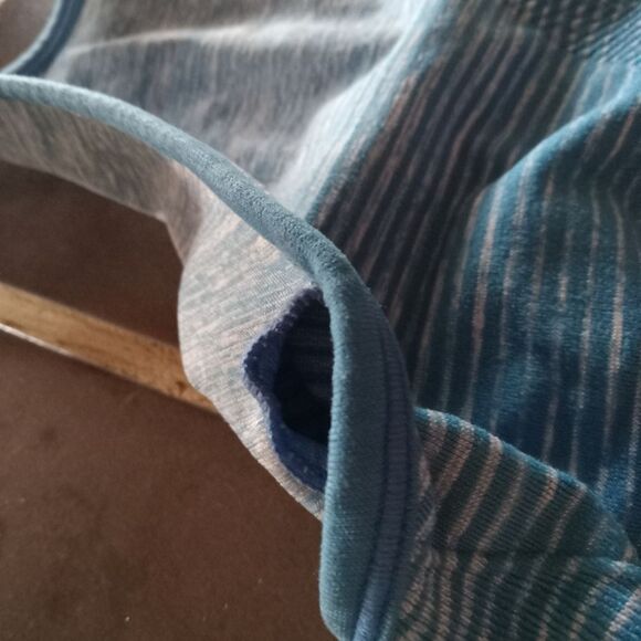 Double-layered crop top/sports bra. Like new. - Picture 4 of 5